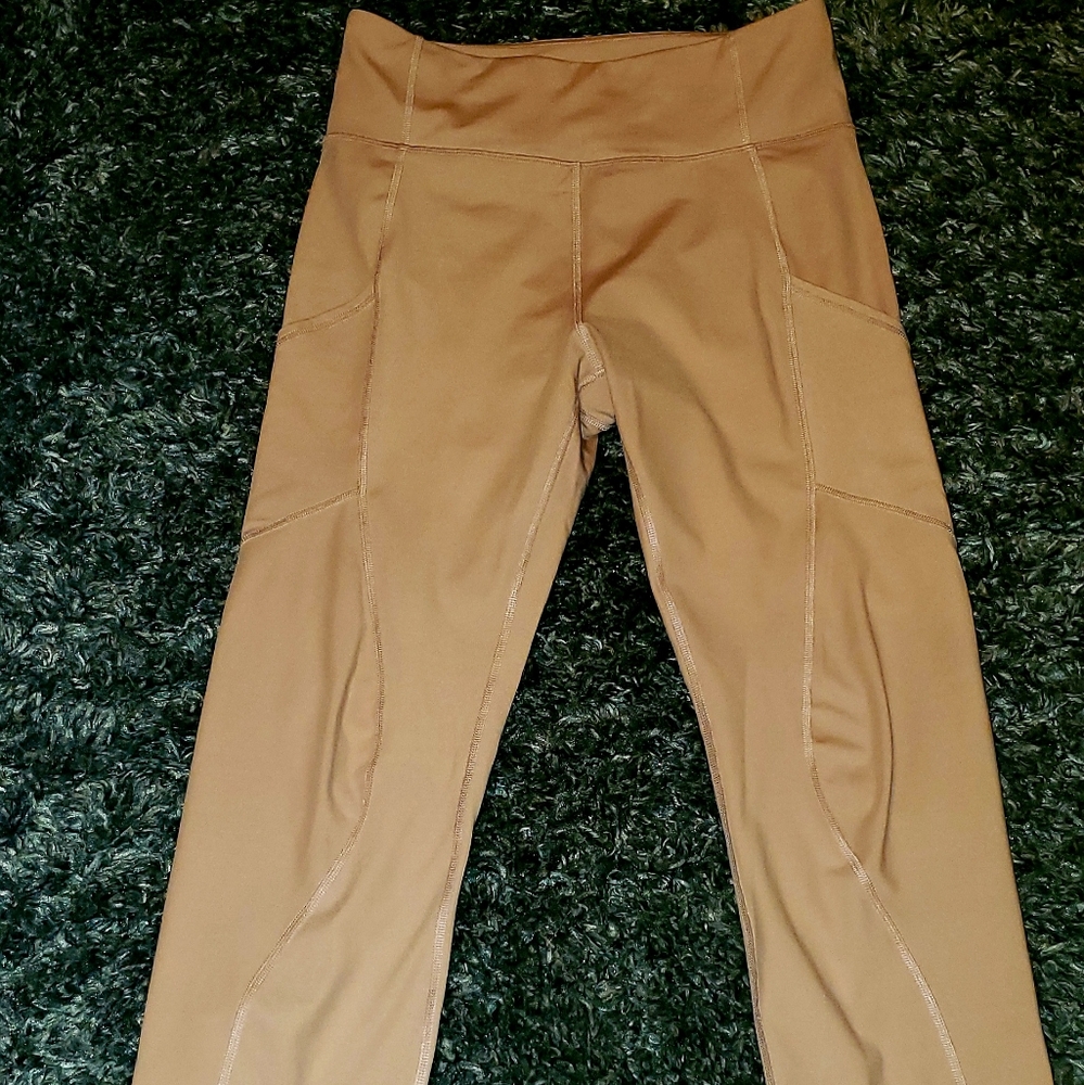 Goop G. Label cropped pocket leggings